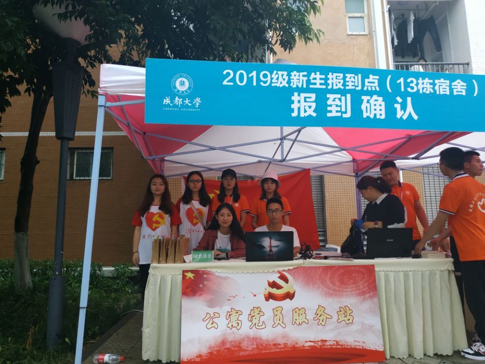 党员服务新闻照2.jpg 党员服务新闻照2.jpg