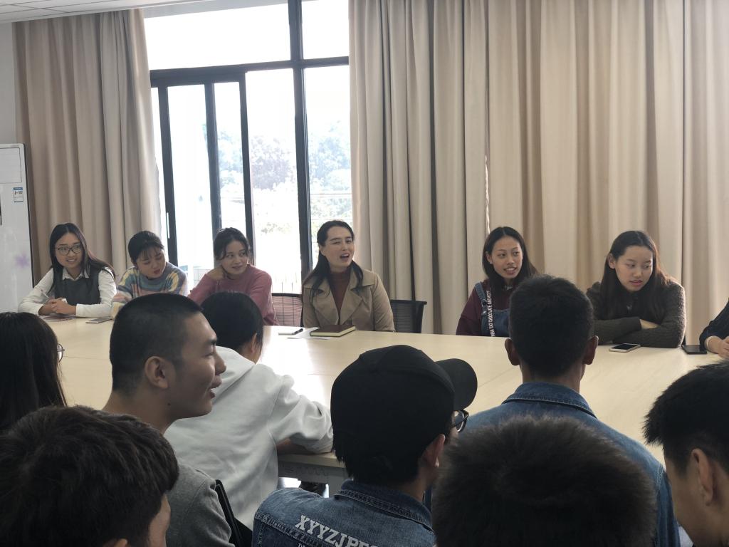 唐文娟联系班级2.jpg 唐文娟联系班级2.jpg