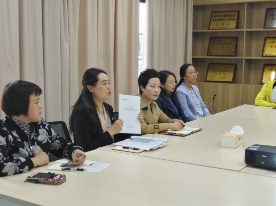 座谈会2.jpg 座谈会2.jpg
