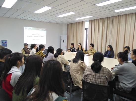 座谈会1.jpg 座谈会1.jpg